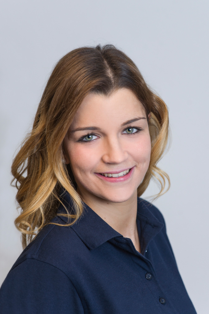 Nina Brenner Ein Portraitbild von Nina Brenner